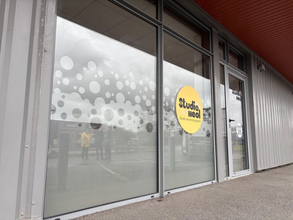 studio_heol_pont-scorff_enseigne_vitrine_1